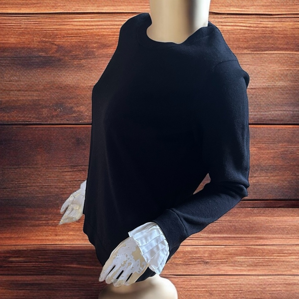 ❄️ 50% off winter Banana Republic Crew Neck Long Sleeve Ruffle Wrist Sweater S